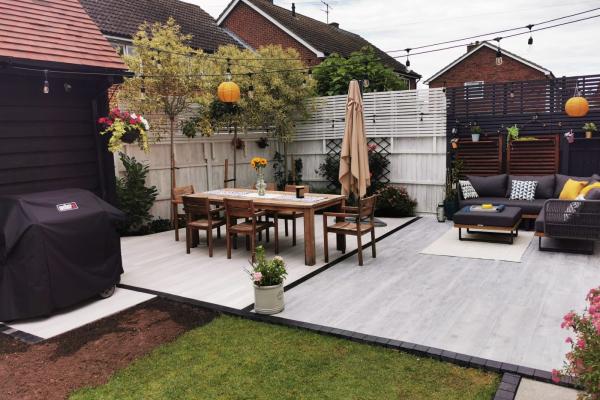 Patio in Offord Cluny